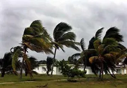 Bão Dennis gây thiệt hại lớn về người và tài sản