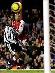 Cần kinh nghiệm ở hàng thủ ảnh 1