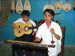 Người thầy giáo mù và ngôi trường “Bừng Sáng”