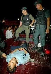 Đánh bom liên tiếp và chạm súng tại miền Nam