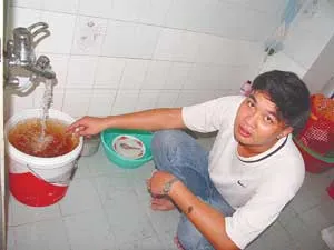 Ống mới, nước vẫn đục