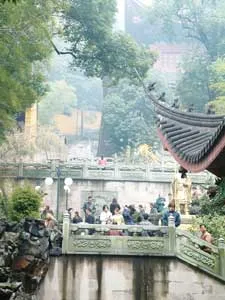 Khách đi du lịch nước ngoài tăng đột biến ảnh 2