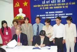 Tỷ lệ hộ nghèo tăng 2,77 lần