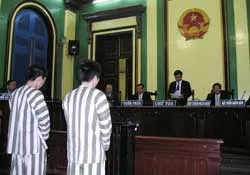 Lãnh án tù vì lạm dụng quyền hạn để thu tiền đất