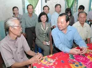 Đưa ra lấy ý kiến rộng rãi nhân dân