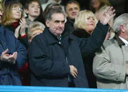 “Đồng tiền nhơ nhuốc đang giết chết bóng đá!” ảnh 1