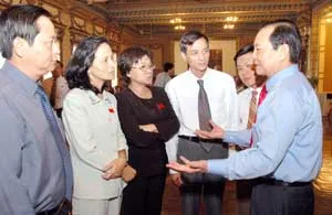 Nỗ lực đạt tốc độ tăng trưởng GDP năm 2005 trên 12%