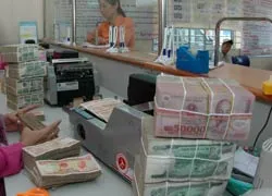 Thu hồi tiền giấy (cotton) 50.000 và 100.000 đồng