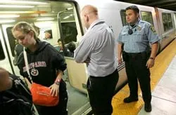 Áp dụng biện pháp kiểm tra khách đi tàu điện ngầm