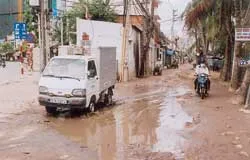 Đường - hẻm thành ao sình