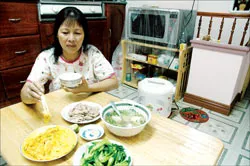 Khi mâm cơm gia đình không tròn nữa