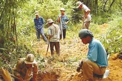 Phát hiện nhiều hài cốt liệt sĩ bên bờ sông Nhùng