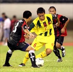 Trước hai trận đấu cuối của bảng B (ngày 27-7): Cửa hẹp cho Tobacco ảnh 1