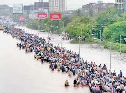 Cháy lớn tại giàn khoan dầu lớn nhất của Ấn Độ