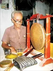 Một đời họa nhịp trống đàn