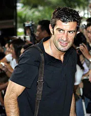 Luis Figo ''hạ cánh'' xuống Inter Milan