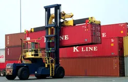 Tạm giữ 6 container hàng điện máy đã qua sử dụng