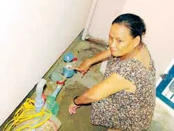 Đặt bơm tiếp nước qua cầu Phú Xuân