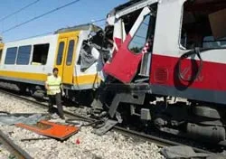 Tàu điện ngầm đâm nhau, 40 người bị thương