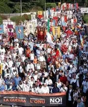 200.000 người tham gia tuần hành vì hòa bình