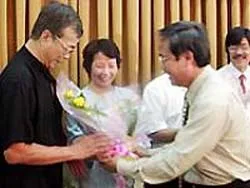 Trao tặng Giải thưởng văn học nghệ thuật TP HCM năm 2003 - 2004