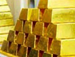 Giá vàng tăng cao, giá dầu giảm nhẹ