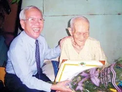 Lãnh đạo TPHCM thăm các cụ cao niên từ 100 tuổi trở lên