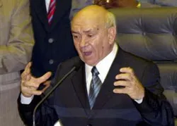 Từ chức do bị cáo buộc tham nhũng