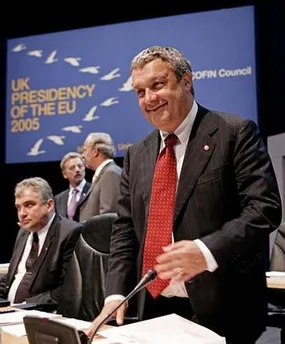 Bộ trưởng kinh tế Siniscalco từ chức