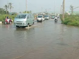 Nhiều khu dân cư ngập vì triều cường