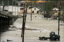 Tràn vào và gây mưa lớn tại Texas và Louisiana