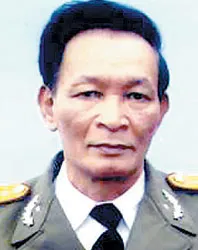 Người khởi độngnhững bộ tiểu thuyết sử thi