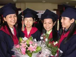 Trao bằng tiến sĩ, thạc sĩ và cử nhân khóa đầu tiên