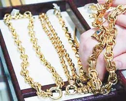 Giá vàng đột ngột tăng đến hơn 477USD/ounce