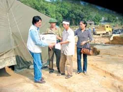 Cứu trợ các nạn nhân bị lũ quét ở Yên Bái 110 triệu đồng