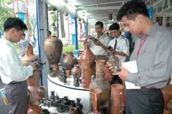 196 đơn vị, 370 gian hàng tham gia