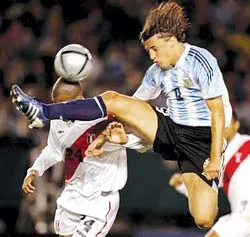 Kết quả 2 trận sau cùng của vòng 17 (Khu vực Nam Mỹ): Khó thắng và… không thể thắng ảnh 2