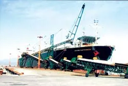 Cảng Đà Nẵng “đói” hàng