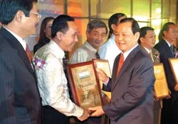 Tuyên dương 81 “Doanh nhân Sài Gòn tiêu biểu năm 2005”
