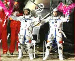 Tàu Thần Châu 6 trở về Trái đất an toàn