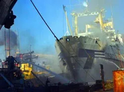 Cháy tàu, 6 người thiệt mạng