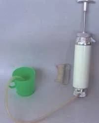 Bơm lọc nước và hộp dụng cụ tiểu phẫu ảnh 2