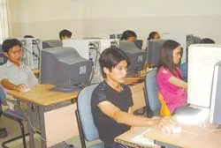 UK Brain- Trung tâm đào tạo kỹ sư cầu nối CNTT