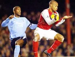 Manchester United đuổi theo cái bóng của Chelsea ảnh 3