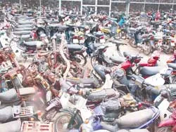 “Núi tiền” thành sắt vụn ảnh 2