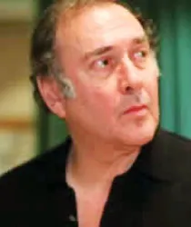 “Xông vào những căn phòng chất chứa áp bức”