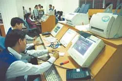 Mua bán sôi động nhưng giá giảm