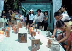 Hàng “handmade” hút khách