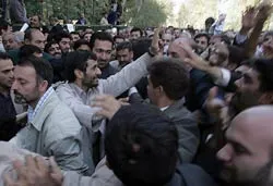 Bác bỏ sự lên án của nhiều nước