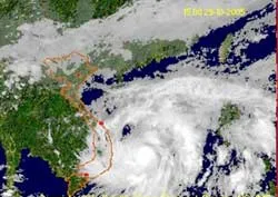 Ngoài khơi Trung bộ biển động rất mạnh